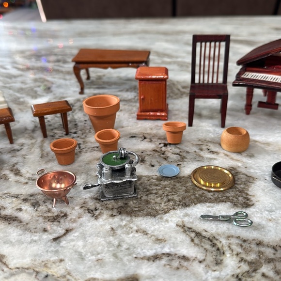 Doll house furniture. - Picture 5 of 6